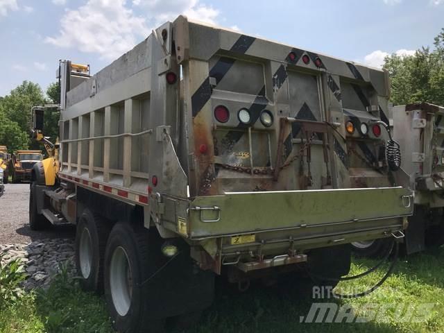 Mack 700 Sněžné pluhy, přední sněhové radlice