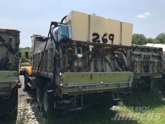 Mack 700 Sněžné pluhy, přední sněhové radlice