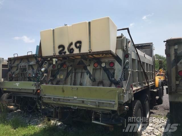 Mack 700 Sněžné pluhy, přední sněhové radlice