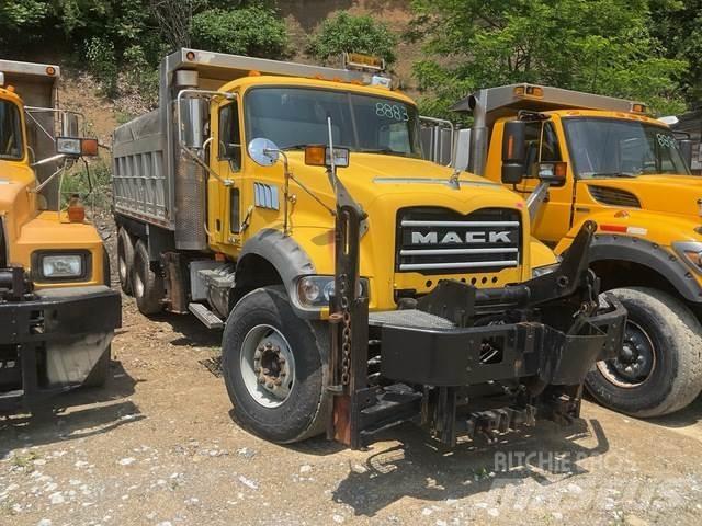 Mack 700 Sněžné pluhy, přední sněhové radlice
