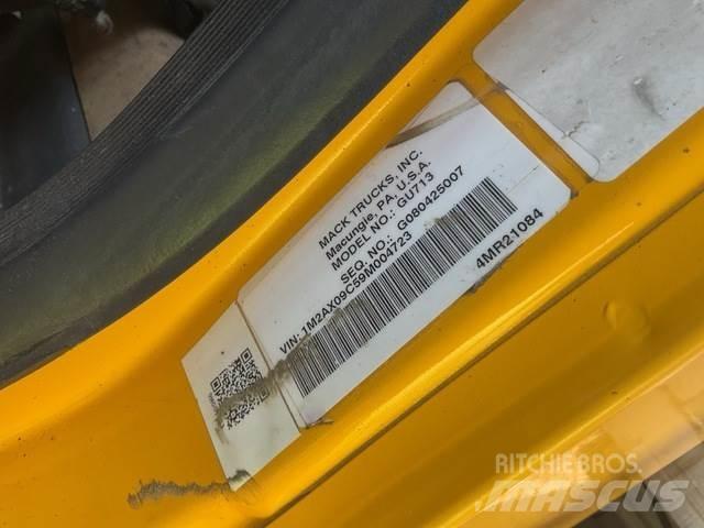 Mack 700 Sněžné pluhy, přední sněhové radlice
