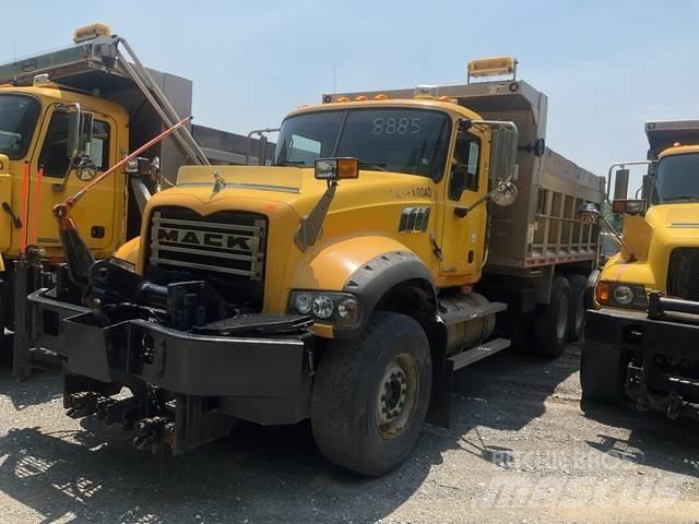 Mack 700 Sněžné pluhy, přední sněhové radlice