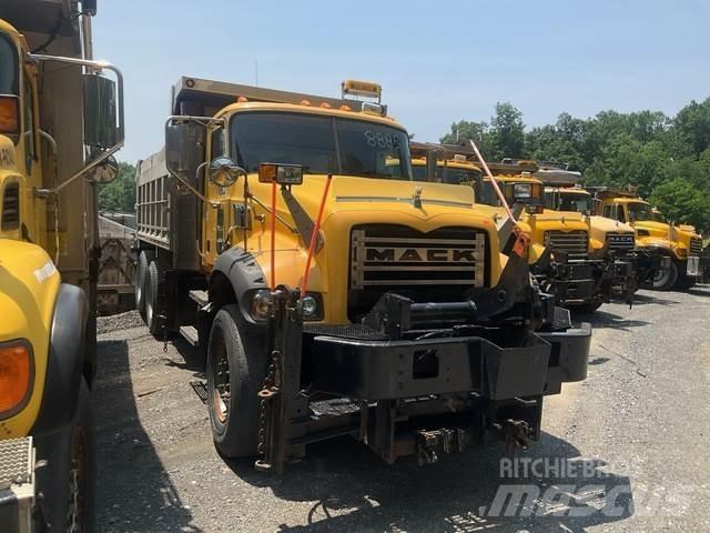 Mack 700 Sněžné pluhy, přední sněhové radlice