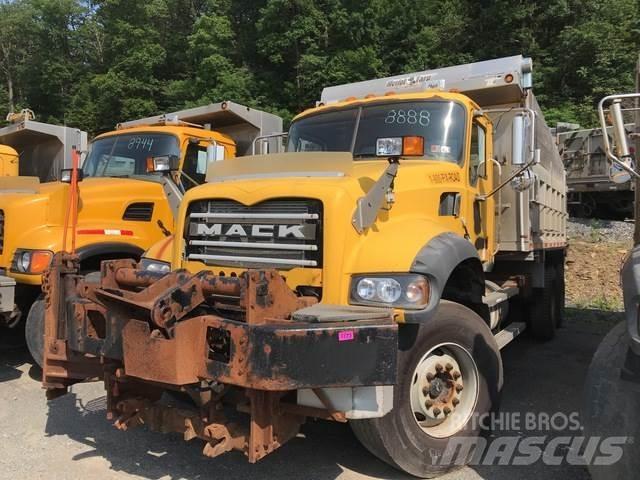 Mack 700 Sněžné pluhy, přední sněhové radlice