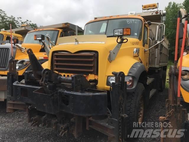 Mack 700 Sněžné pluhy, přední sněhové radlice