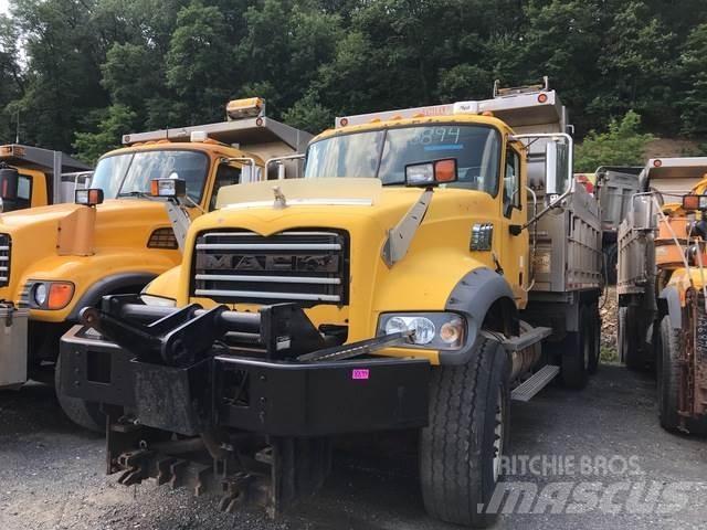 Mack 700 Sněžné pluhy, přední sněhové radlice