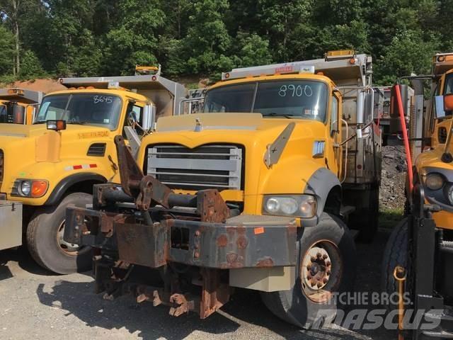 Mack 700 Sněžné pluhy, přední sněhové radlice