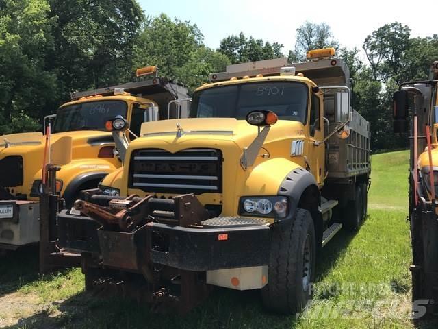 Mack 700 Sněžné pluhy, přední sněhové radlice
