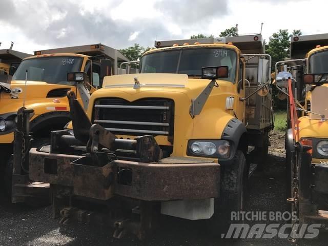 Mack 700 Sněžné pluhy, přední sněhové radlice