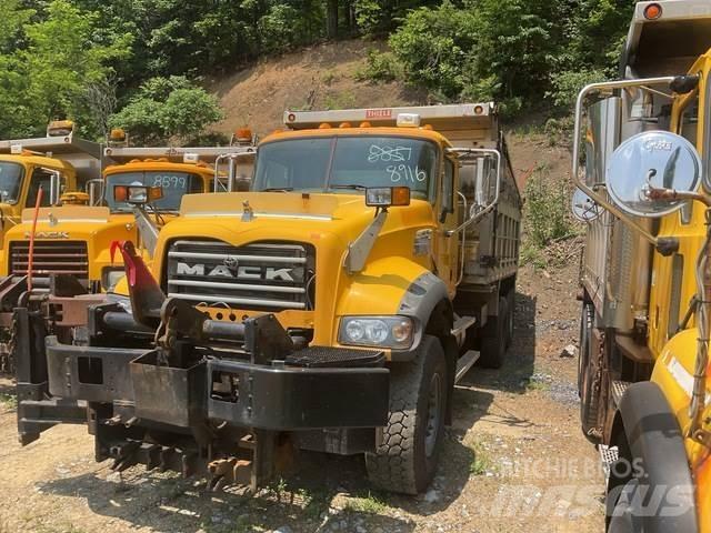 Mack 700 Sněžné pluhy, přední sněhové radlice