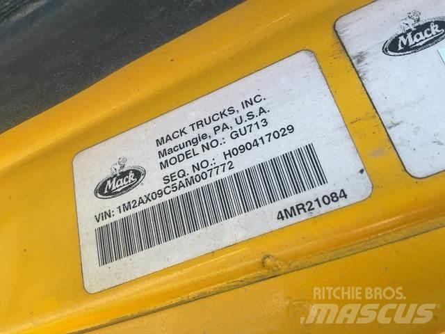 Mack 700 Sněžné pluhy, přední sněhové radlice
