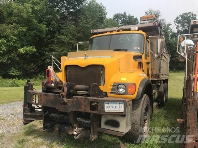 Mack 700 Sněžné pluhy, přední sněhové radlice