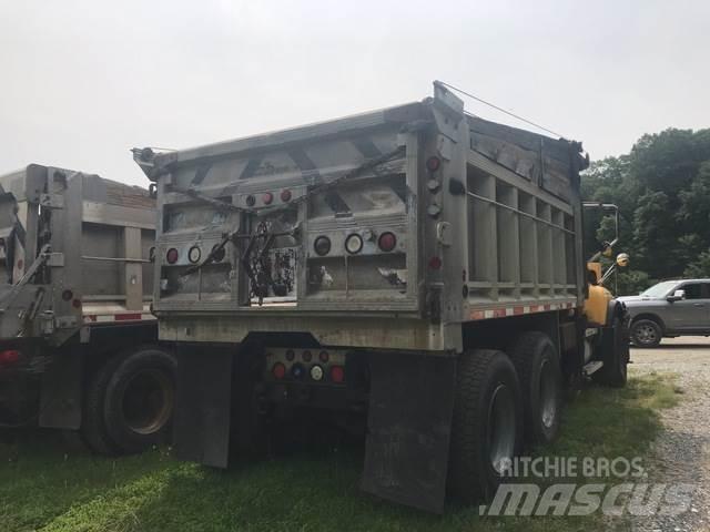 Mack 700 Sněžné pluhy, přední sněhové radlice
