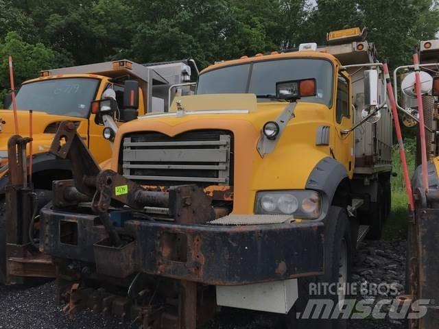 Mack 700 Sněžné pluhy, přední sněhové radlice