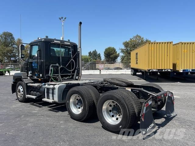 Mack AN64T Tahače
