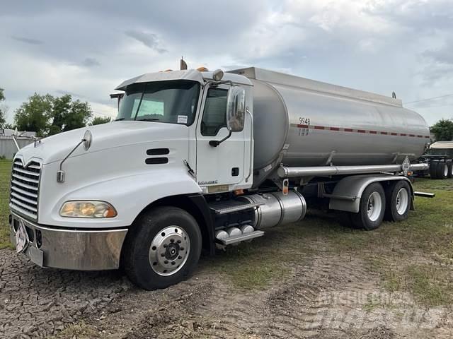 Mack CH613 Cisternové vozy