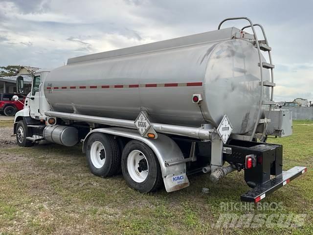 Mack CH613 Cisternové vozy