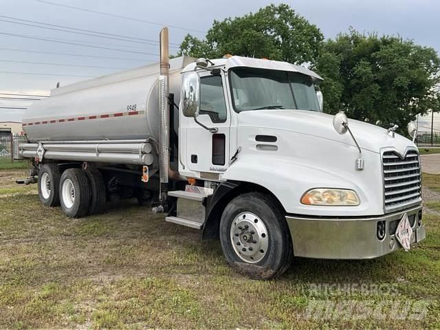 Mack CH613 Cisternové vozy