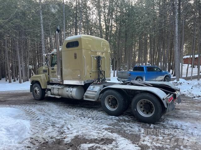 Mack CHN613 Tahače