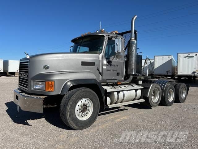 Mack CL713 Tahače