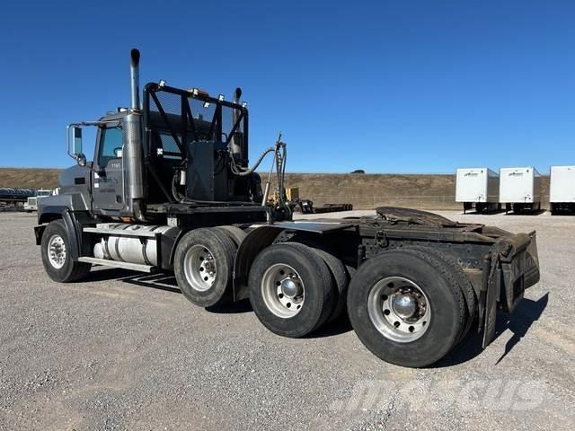 Mack CL713 Tahače