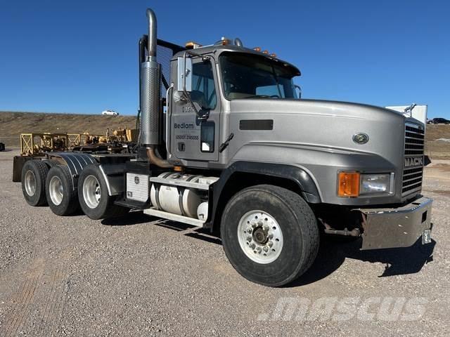 Mack CL713 Tahače