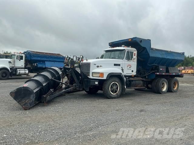 Mack CL713 Sněžné pluhy, přední sněhové radlice