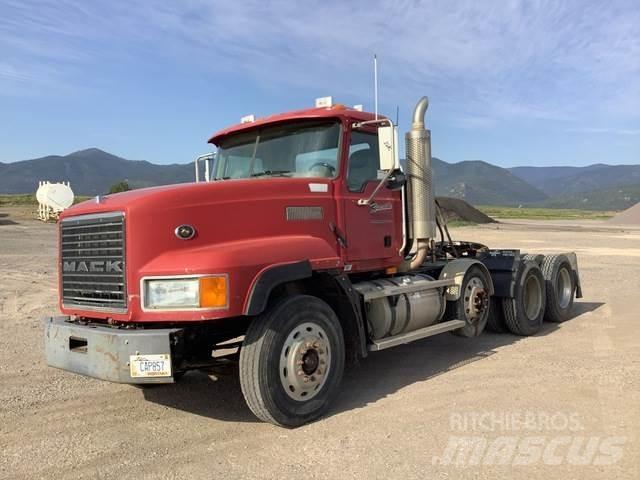 Mack CL733 Tahače
