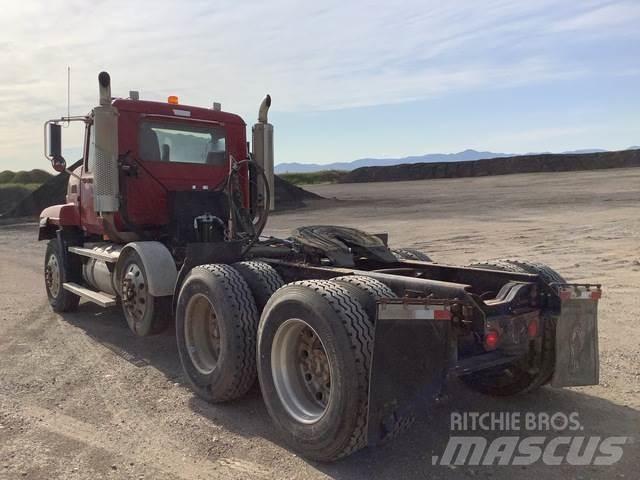 Mack CL733 Tahače