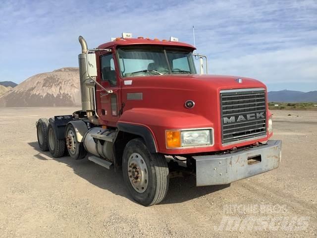 Mack CL733 Tahače
