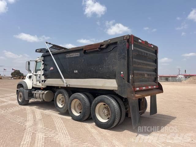 Mack CTP713 Sklápěče
