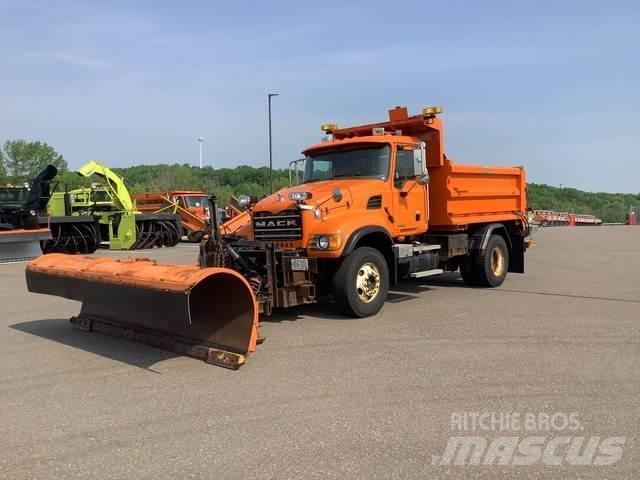 Mack CV700 Sněžné pluhy, přední sněhové radlice