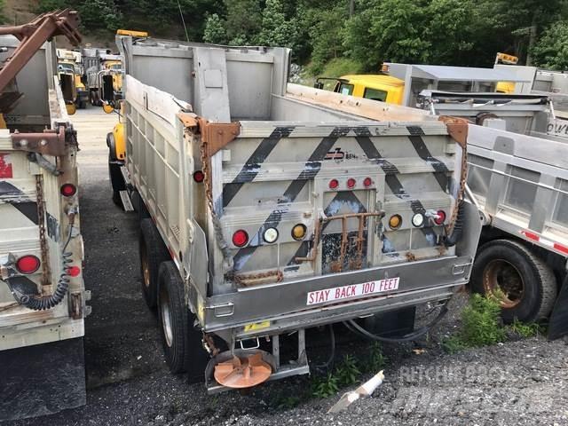 Mack CV700 Sněžné pluhy, přední sněhové radlice