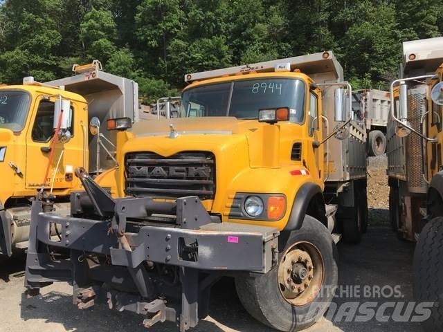 Mack CV700 Sněžné pluhy, přední sněhové radlice