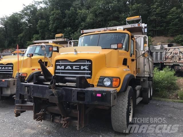 Mack CV700 Sněžné pluhy, přední sněhové radlice