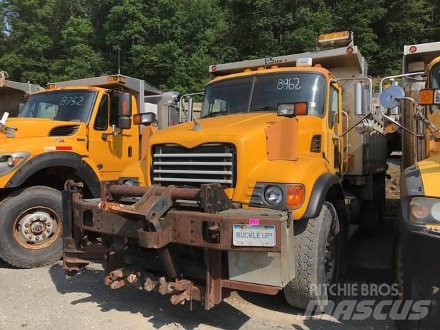 Mack CV700 Sklápěče