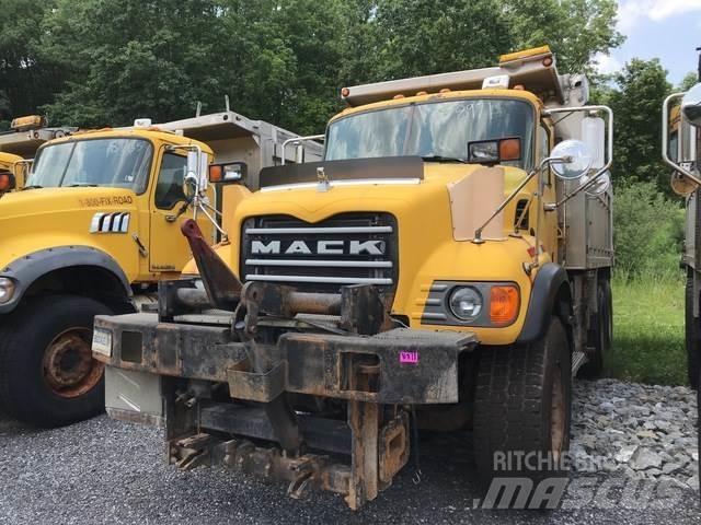 Mack CV700 Sněžné pluhy, přední sněhové radlice