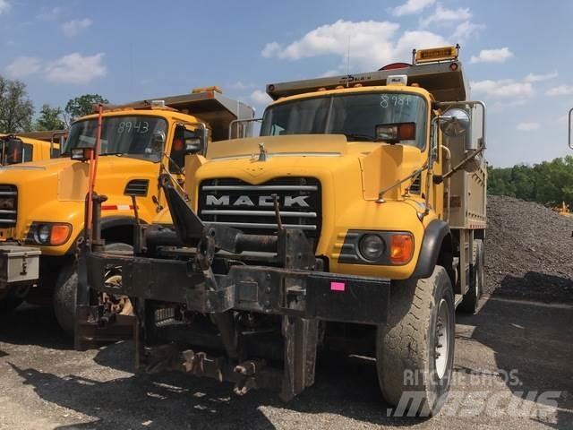 Mack CV700 Sněžné pluhy, přední sněhové radlice