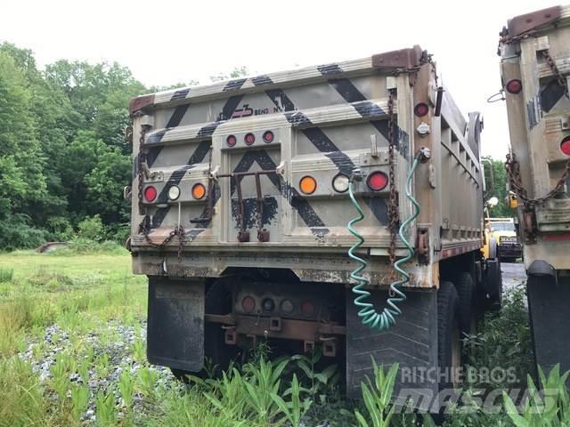 Mack CV700 Sklápěče