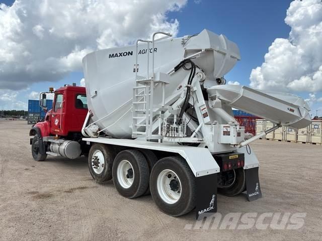 Mack CV700 Další