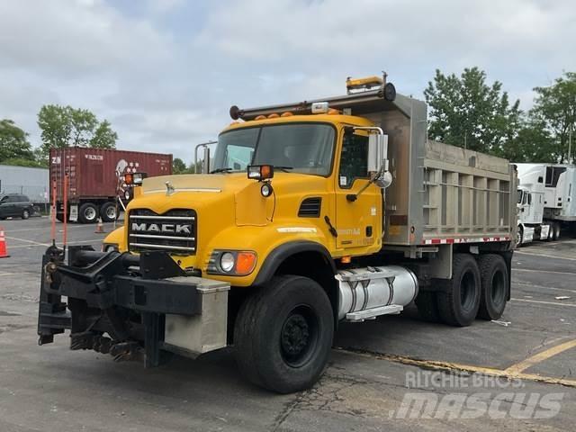 Mack CV713 Sklápěče