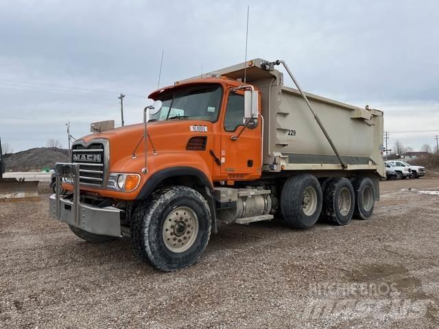 Mack CV713 Sklápěče