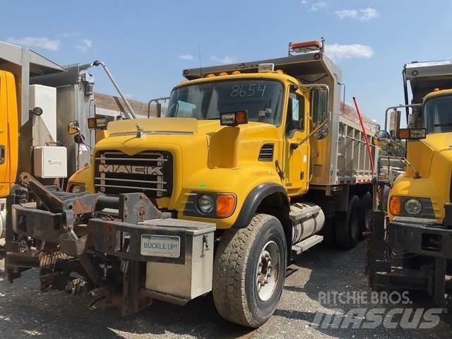 Mack CV713 Sněžné pluhy, přední sněhové radlice