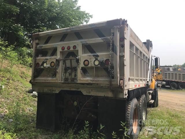 Mack CV713 Sklápěče