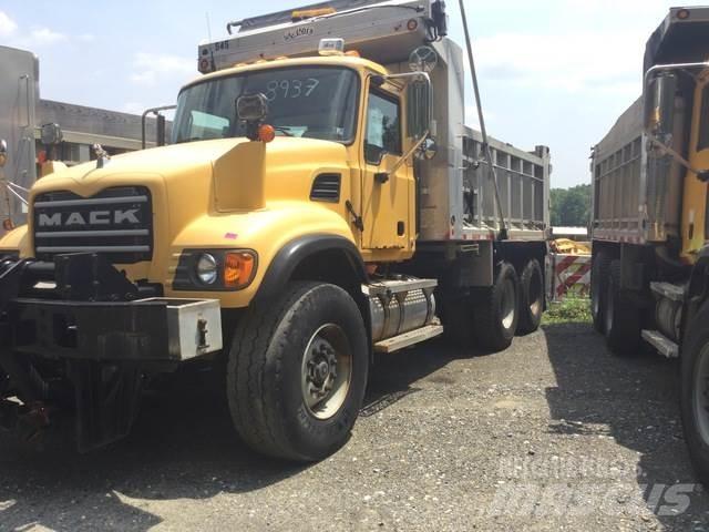 Mack CV713 Sněžné pluhy, přední sněhové radlice