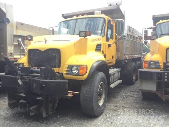 Mack CV713 Sypače písku a soli