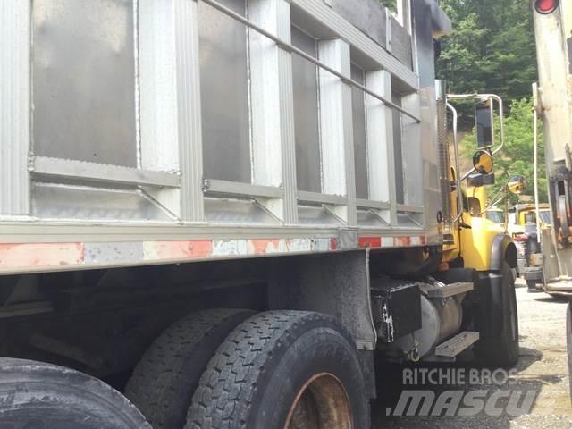 Mack CV713 Sypače písku a soli
