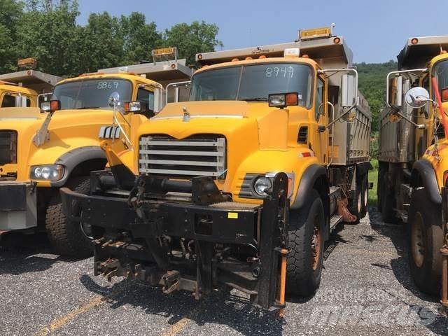 Mack CV713 Sněžné pluhy, přední sněhové radlice