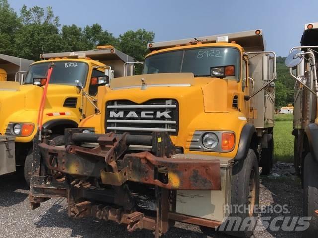 Mack CV713 Sypače písku a soli