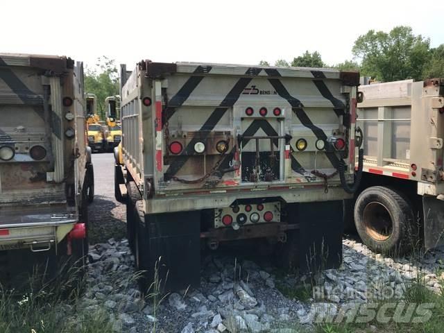 Mack CV713 Sypače písku a soli